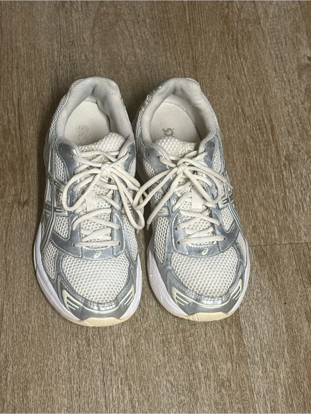 ASICS 1130 WHITE/SILVER WOMENS SIZE 11